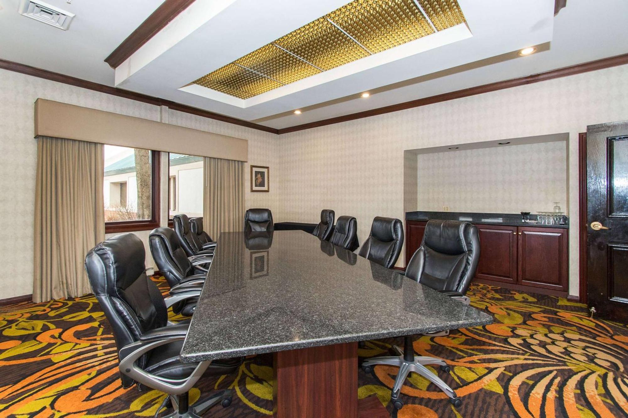 Wyndham Independence Hotel Екстериор снимка